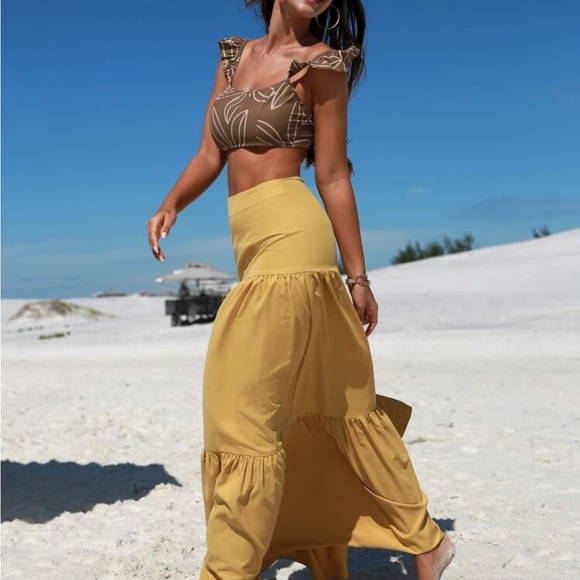 Geo Print Ruffle Sleeve Crop Top & Flounce Hem Skirt. - Picture 3 of 4